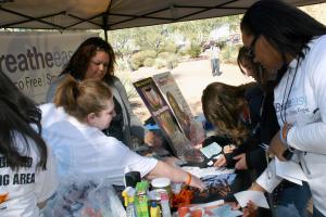 Students sign commitments of non-smoking